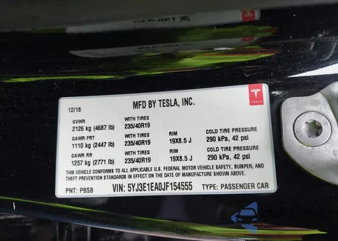 2018 Tesla Model 3 Long Range/Mid Range z USA, uszkodzony, nr VIN 5YJ3E1EA0JF154555